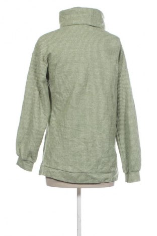 Дамско полo Stradivarius, Размер M, Цвят Зелен, Цена 2,04 €