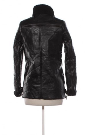 Dámská bunda  Bershka, Velikost XS, Barva Černá, Cena  699,00 Kč