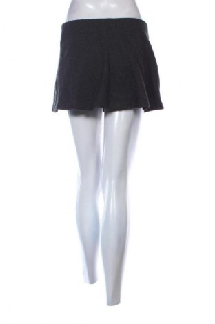 Пола - панталон Bershka, Размер M, Цвят Сив, Цена 2,04 €