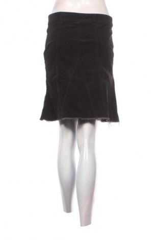 Пола Amisu, Размер M, Цвят Черен, Цена 5,62 €