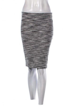 Sukně Bershka, Velikost M, Barva Vícebarevné, Cena  49,00 Kč