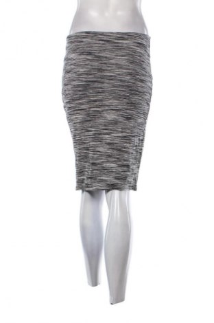 Sukně Bershka, Velikost M, Barva Vícebarevné, Cena  49,00 Kč