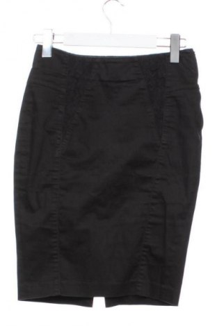 Пола Guess, Размер XS, Цвят Черен, Цена 25,05 €