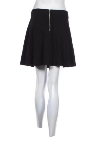 Пола H&M Divided, Размер S, Цвят Черен, Цена 6,64 €