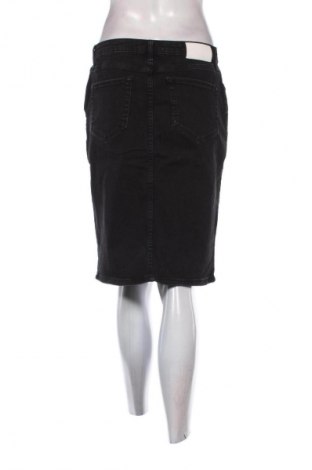 Пола Mango, Размер M, Цвят Черен, Цена 9,91 €