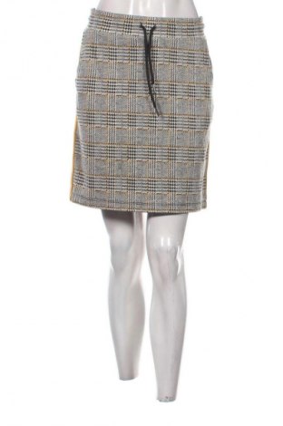 Пола Miss E, Размер L, Цвят Многоцветен, Цена 4,09 €