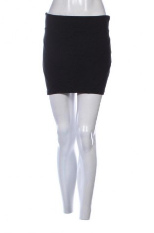 Пола Stradivarius, Размер S, Цвят Черен, Цена 8,18 €