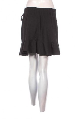 Пола Stradivarius, Размер M, Цвят Черен, Цена 8,69 €