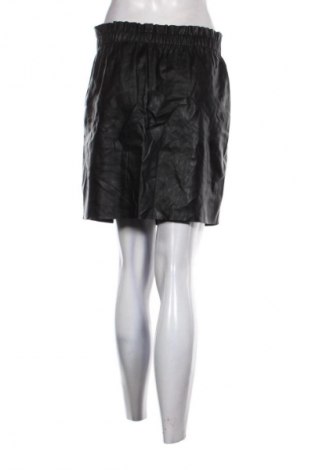 Пола Vero Moda, Размер S, Цвят Черен, Цена 2,04 €