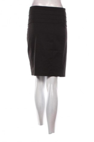 Пола Zara, Размер M, Цвят Черен, Цена 4,60 €