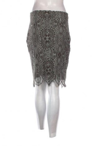 Пола Zara, Размер S, Цвят Многоцветен, Цена 10,22 €