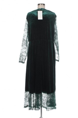 Kleid BloomChic, Größe 3XL, Farbe Grün, Preis 55,99 €