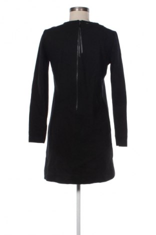 Ruha Cinque, Méret M, Szín Fekete, Ár 5 989 Ft