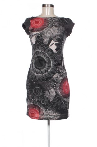 Рокля Desigual, Размер M, Цвят Многоцветен, Цена 42,43 €