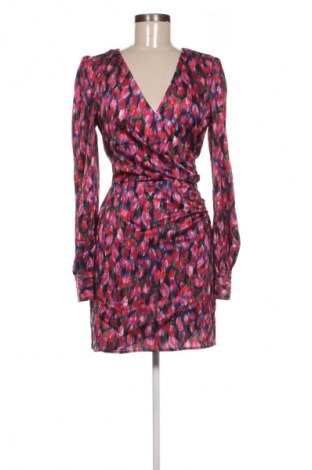 Рокля Guess, Размер S, Цвят Многоцветен, Цена 48,57 €