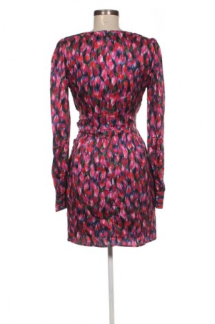 Рокля Guess, Размер S, Цвят Многоцветен, Цена 48,57 €