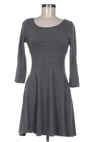 Рокля H&M Divided, Размер S, Цвят Многоцветен, Цена 7,15 €