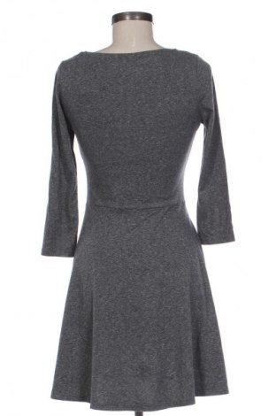 Рокля H&M Divided, Размер S, Цвят Многоцветен, Цена 7,15 €