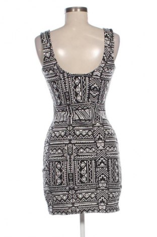 Рокля H&M Divided, Размер M, Цвят Многоцветен, Цена 20,00 €