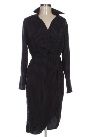 Рокля Mohito, Размер M, Цвят Многоцветен, Цена 26,48 €