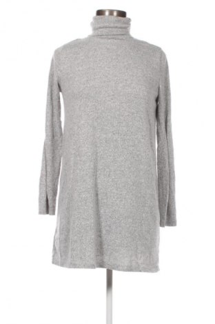 Рокля Stradivarius, Размер XS, Цвят Сив, Цена 4,09 €