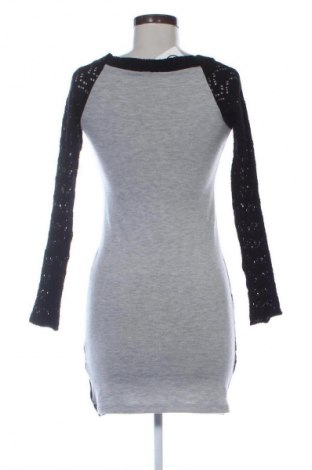 Рокля Tatu, Размер XS, Цвят Многоцветен, Цена 7,15 €