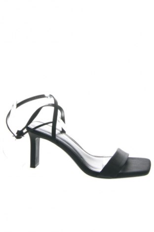 Σανδάλια Bershka, Μέγεθος 40, Χρώμα Μαύρο, Τιμή 26,00 €