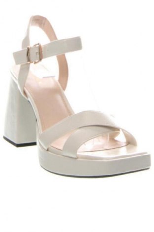 Σανδάλια Catwalk, Μέγεθος 39, Χρώμα Εκρού, Τιμή 22,99 €