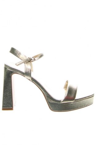 Σανδάλια Stradivarius, Μέγεθος 37, Χρώμα Χρυσαφί, Τιμή 12,99 €