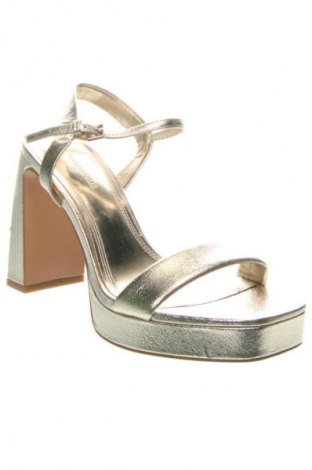 Σανδάλια Stradivarius, Μέγεθος 37, Χρώμα Χρυσαφί, Τιμή 12,99 €