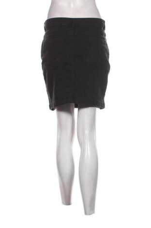 Пола Unbranded, Размер M, Цвят Черен, Цена 2,04 €