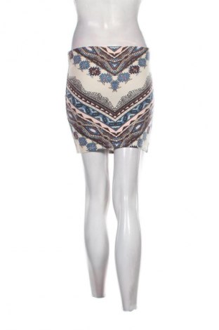 Пола Bershka, Размер M, Цвят Многоцветен, Цена 2,04 €