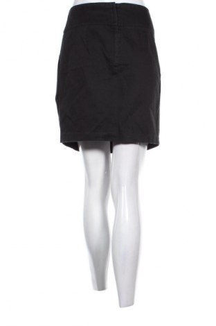 Пола Clockhouse, Размер M, Цвят Черен, Цена 2,04 €