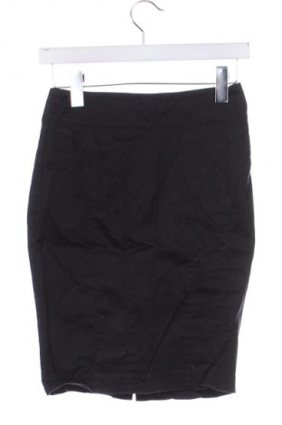 Пола H&M, Размер XS, Цвят Черен, Цена 2,04 €