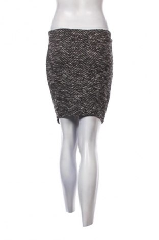 Пола Vero Moda, Размер M, Цвят Черен, Цена 2,04 €