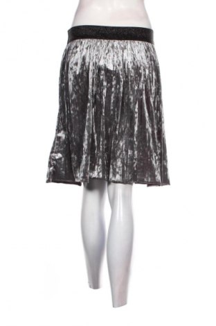 Пола Wiya, Размер M, Цвят Сив, Цена 2,04 €