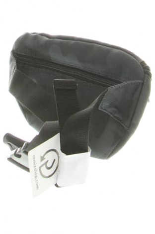 Ledvinka  Urban Classics, Barva Vícebarevné, Cena  229,00 Kč