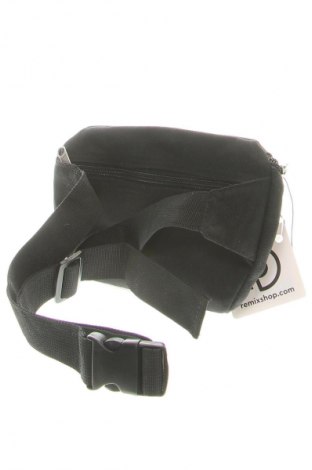 Ledvinka  Urban Classics, Barva Černá, Cena  229,00 Kč