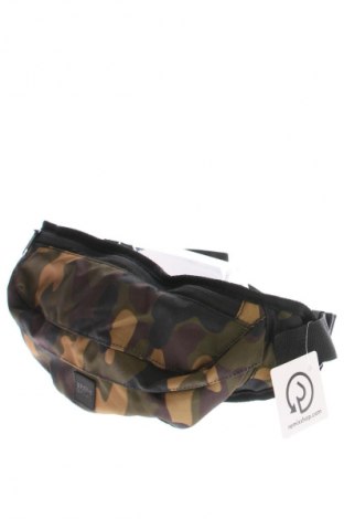 Ledvinka  Urban Classics, Barva Vícebarevné, Cena  189,00 Kč