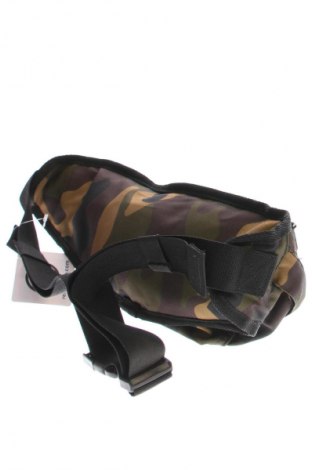 Ledvinka  Urban Classics, Barva Vícebarevné, Cena  189,00 Kč