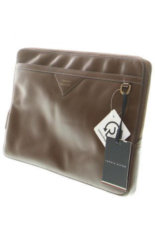 Taška pro notebook  Tommy Hilfiger, Barva Hnědá, Cena  3 099,00 Kč