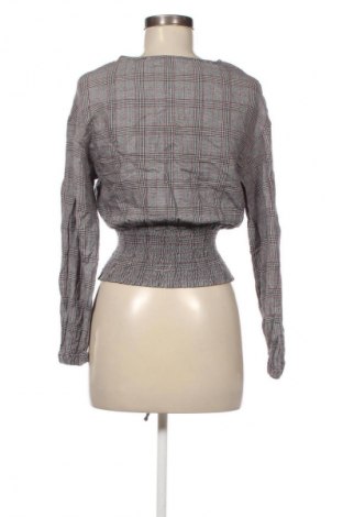 Дамска блуза Bershka, Размер M, Цвят Многоцветен, Цена 2,04 €