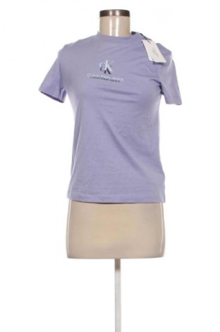 Γυναικείο t-shirt Calvin Klein Jeans, Μέγεθος XS, Χρώμα Βιολετί, Τιμή 29,99 €