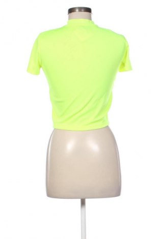 Дамска тениска Pull&Bear, Размер M, Цвят Зелен, Цена 5,11 €