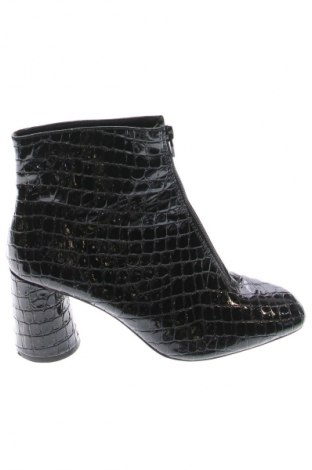 Дамски боти Bershka, Размер 41, Цвят Черен, Цена 13,29 €