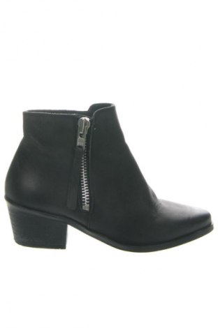 Дамски боти Pavement, Размер 36, Цвят Черен, Цена 80,78 €