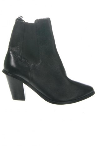 Дамски боти River Island, Размер 41, Цвят Черен, Цена 57,77 €