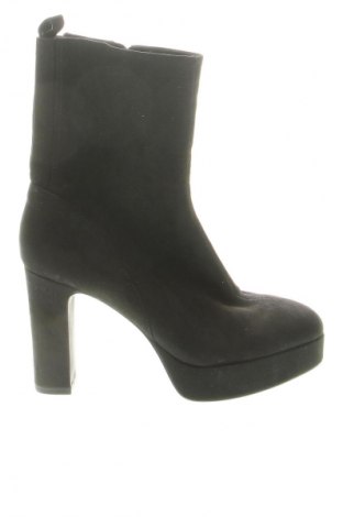 Damskie botki Tamaris, Rozmiar 39, Kolor Czarny, Cena 181,99 zł, #135163222