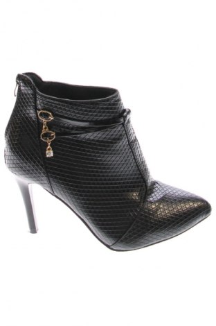 Дамски боти Unbranded, Размер 40, Цвят Черен, Цена 17,38 €