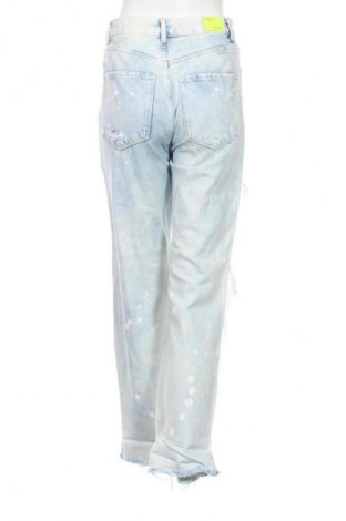 Дамски дънки Bershka, Размер S, Цвят Многоцветен, Цена 11,24 €